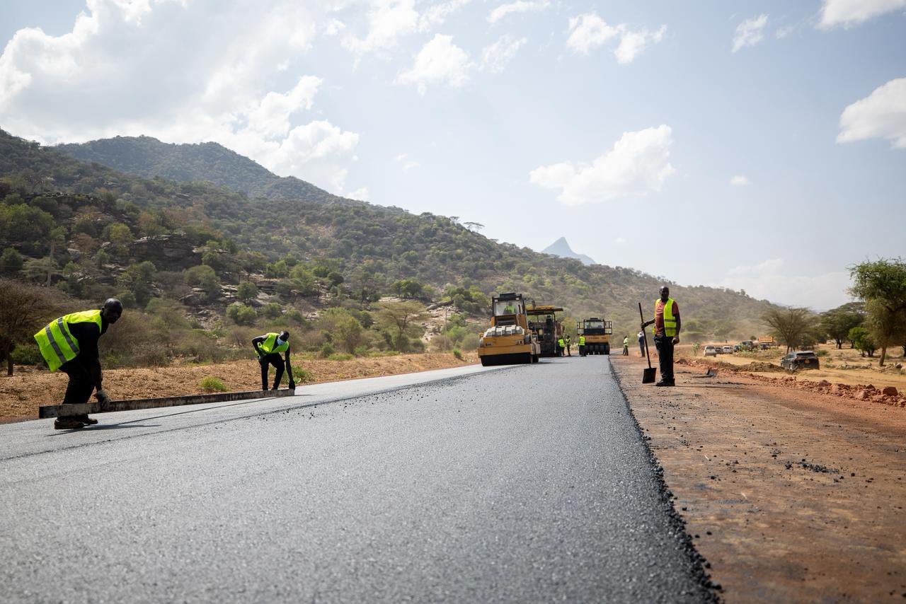 Economy grows on mining and construction rebound, households still feel the squeeze
